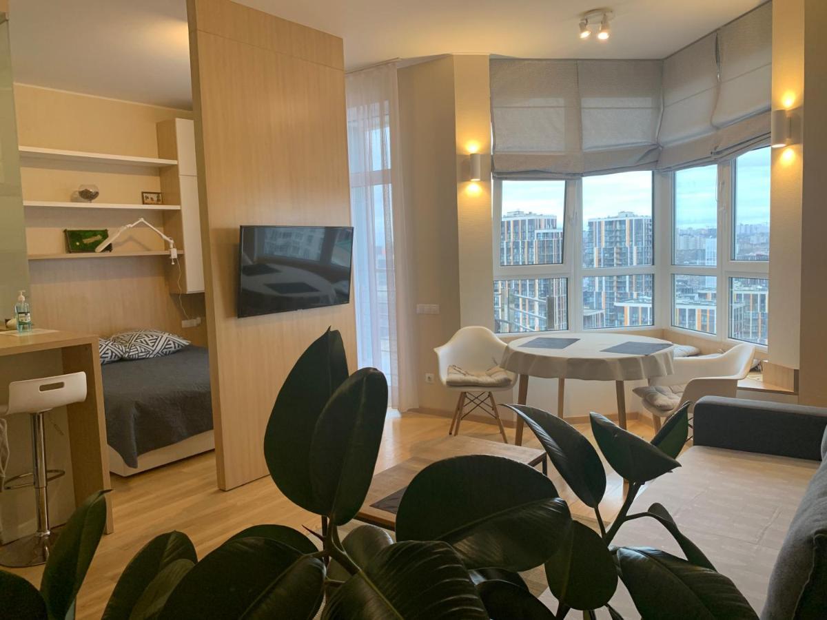 Comfortable Apartments French Quarter Акумулятори Світло Інтернет Завжди Kijev Kültér fotó