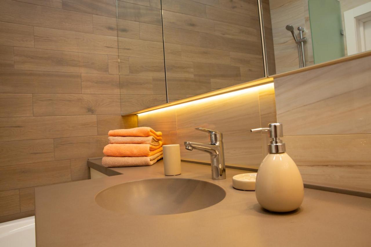 Comfortable Apartments French Quarter Акумулятори Світло Інтернет Завжди Kijev Kültér fotó