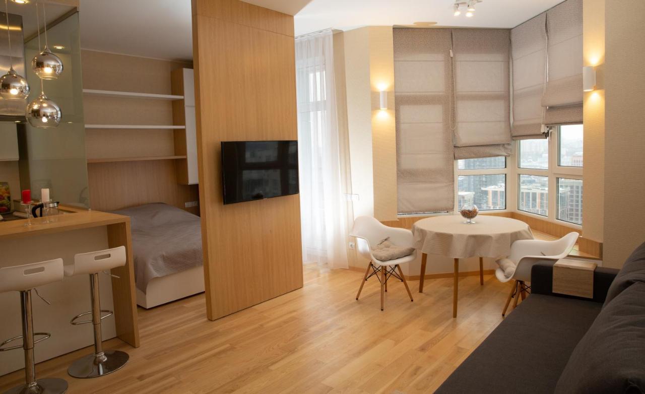 Comfortable Apartments French Quarter Акумулятори Світло Інтернет Завжди Kijev Kültér fotó