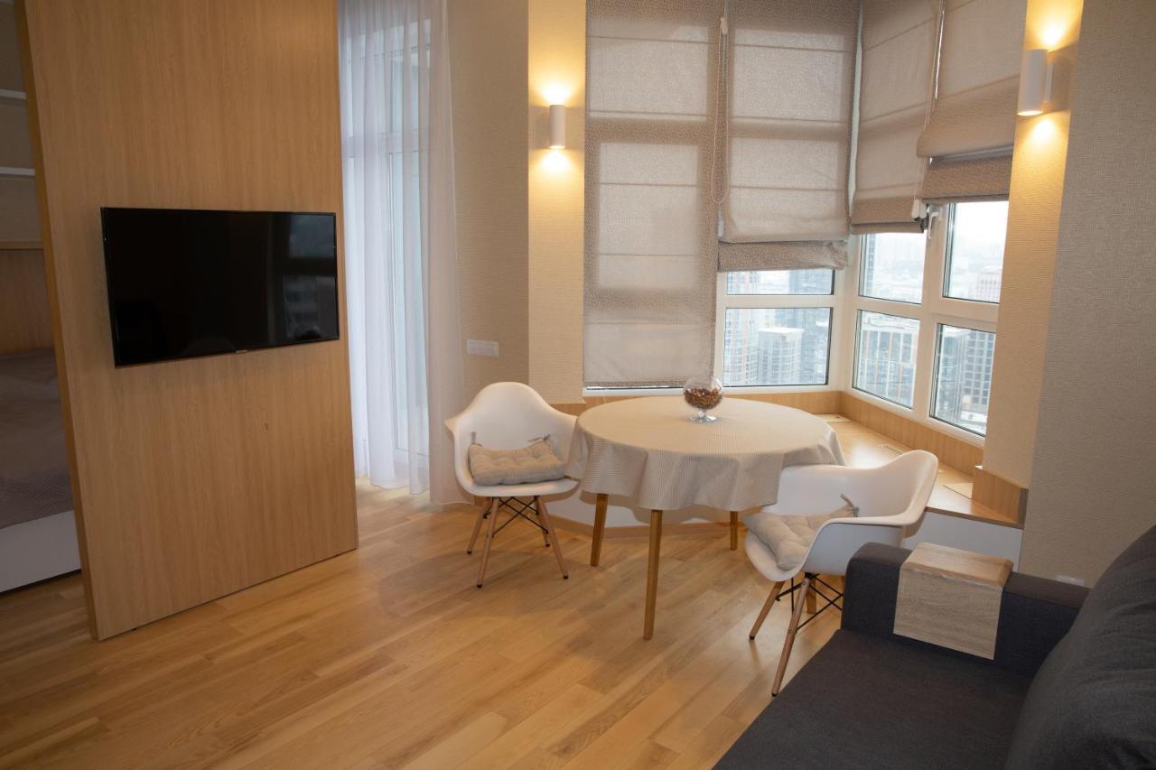 Comfortable Apartments French Quarter Акумулятори Світло Інтернет Завжди Kijev Kültér fotó