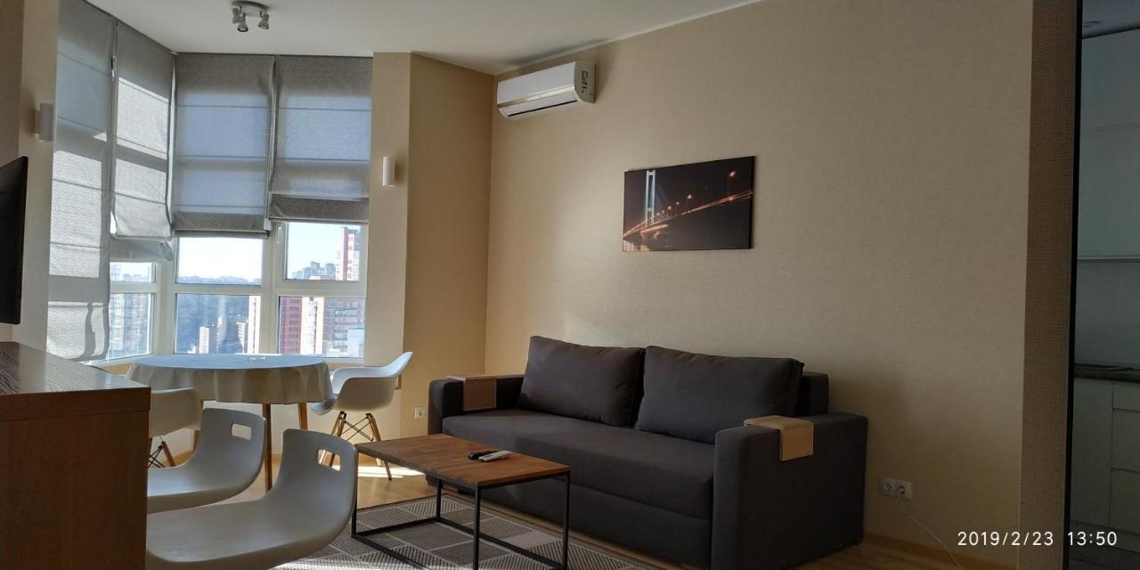 Comfortable Apartments French Quarter Акумулятори Світло Інтернет Завжди Kijev Kültér fotó