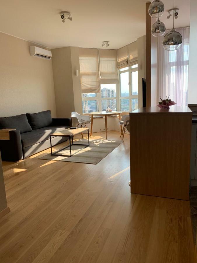 Comfortable Apartments French Quarter Акумулятори Світло Інтернет Завжди Kijev Kültér fotó