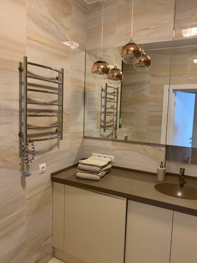 Comfortable Apartments French Quarter Акумулятори Світло Інтернет Завжди Kijev Kültér fotó